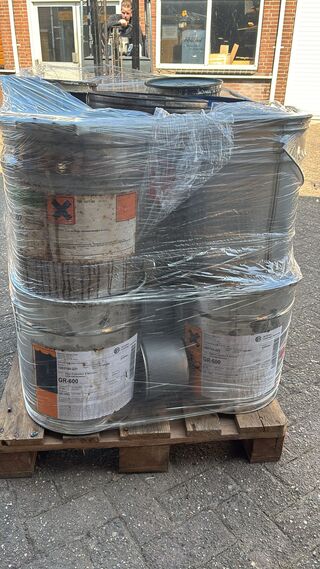 Ca. 200x Opruiming werkplaats verscillende primers en Coatings, O.A Si