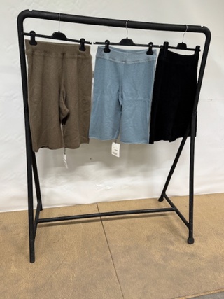 Ca. 25x Korte broek cashmere So Good to Wear, Helsinki, dust, black en