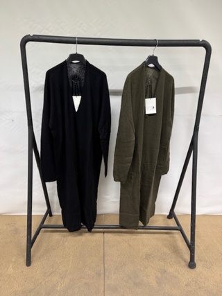 7x Jurk cashmere v-nek So Good to Wear, Billund, black en beluga
