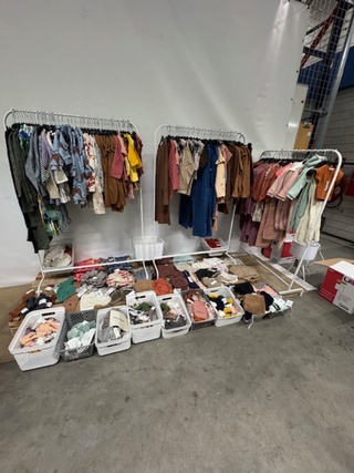 Ca. 380x Baby- en kinderkleding