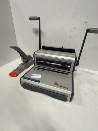 Inbindmachine en nietmachine