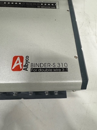 Inbindmachine en nietmachine
