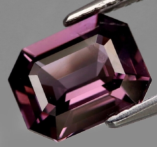 Natuurlijke spinel – 2.22ct, Purple