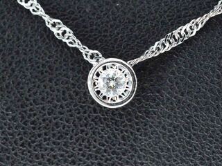Witgouden hanger met een briljant geslepen diamant