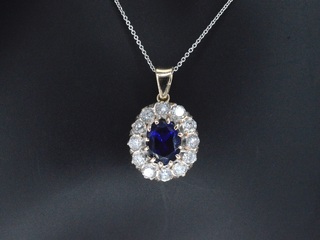 Gouden hanger met een blauwe edelsteen en natuurlijke witte diamanten