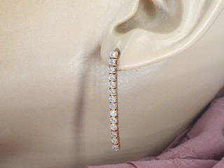 Rosegouden oorhangers met natuurlijke diamanten