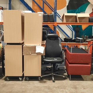 4x kast, 2x bank en 2x bureaustoel,  O.a. RH