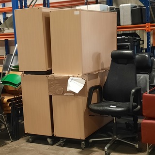 4x kast, 2x bank en 2x bureaustoel,  O.a. RH