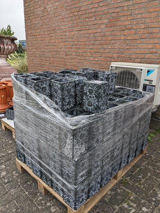 ca. 160x Bloempot zwart
