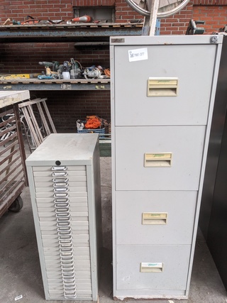 2x Archiefkast inclusief spinningwiel
