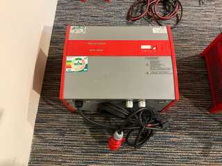 Batterij lader Belatron, 48V 80A, Rood, bouwjaar 2017