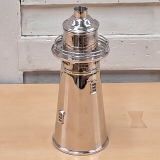 Decoratie vuurtoren cocktail shaker