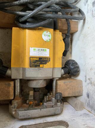 Bovenfrees in kist, Dewalt, DW615