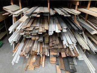 Partij balken plinten en glaslatten
