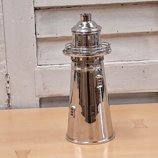 Decoratie vuurtoren cocktail shaker