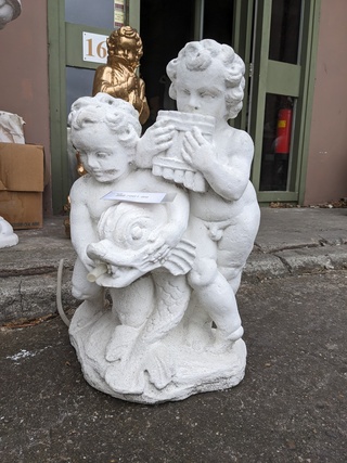 Waterornament met putti