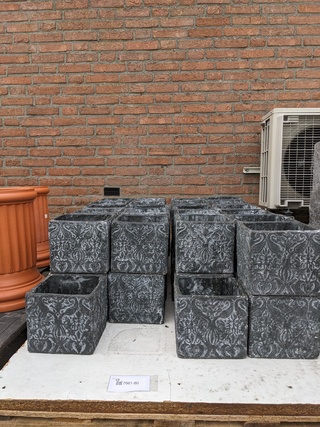 ca. 44x Bloempot zwart