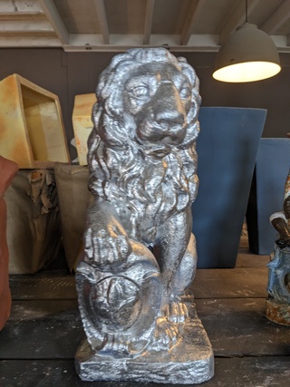 Tuinbeeld leeuw zilver