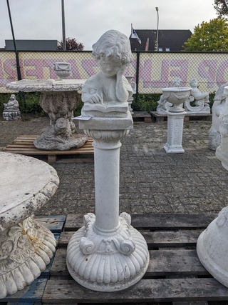 Beeld op sokkel