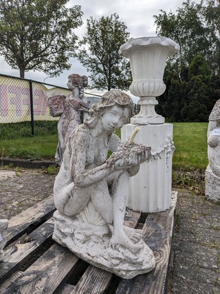 Vijverornament, vrouw