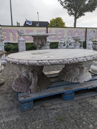Tafel op voeten