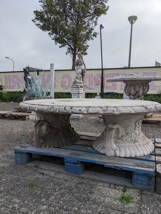Tafel op voeten