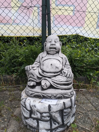 Boeddha op sokkel gepatineerd