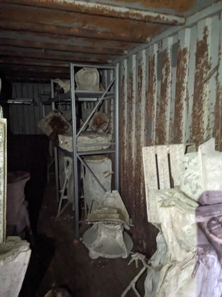 2x inhoud container met diverse gietmallen
