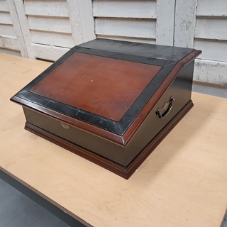 Schrijvers’ desk