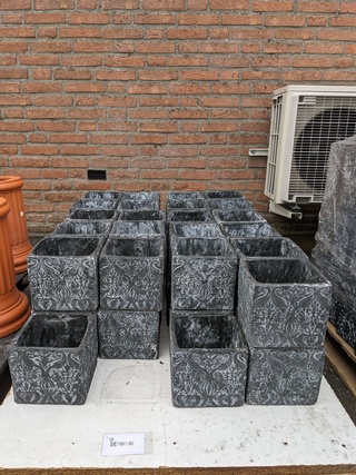 ca. 44x Bloempot zwart