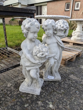 2x Putti met fruit