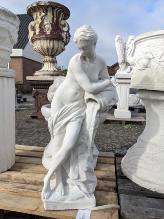 Waterornament vrouw met kruik