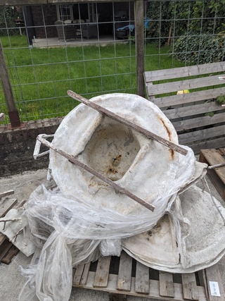 Pallet met diverse gietmallen