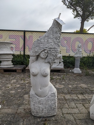 Vijverornament, vrouw