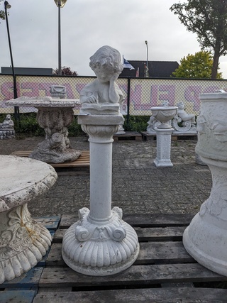 Beeld op sokkel