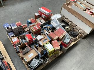 Pallet met ijzerwaren