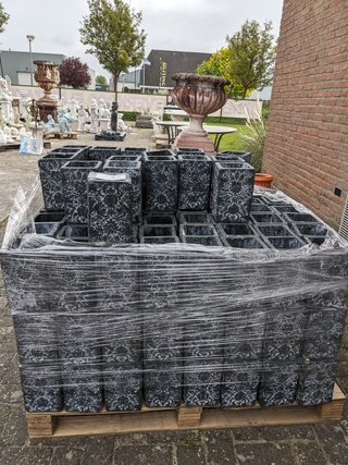 ca. 160x Bloempot zwart