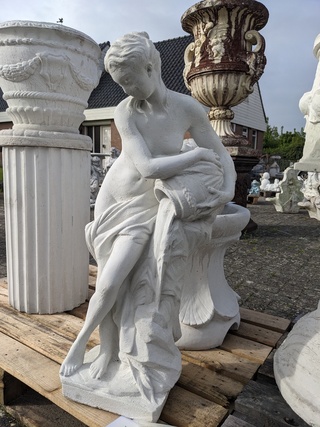 Waterornament vrouw met kruik