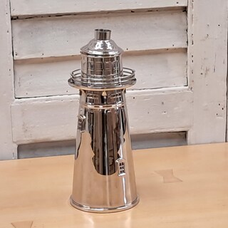Decoratie vuurtoren cocktail shaker