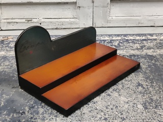 Houten display “Compass”
