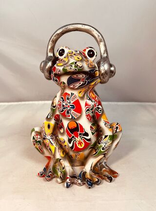 Gedecoreerd kikker sculptuur