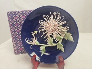 Antiek Japans sierbord kunstwerk inclusief houten stand