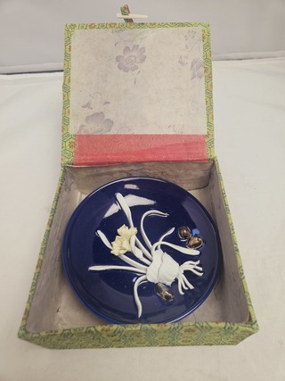 Antiek Japans sierbord kunstwerk inclusief houten stand
