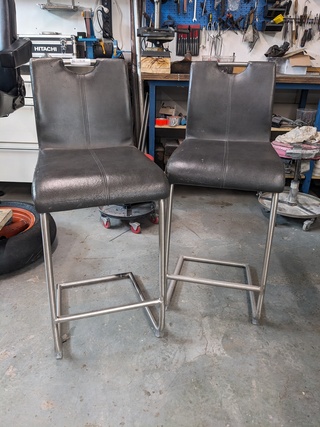 2x barkruk, lederlook bruin/grijs