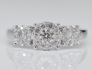 Witgouden trinity ring met diamanten