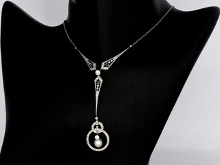 Antieke platina halscollier met natuurlijke diamanten en een parel