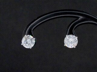 Witgouden solitair oorbellen met 4.00 carat aan natuurlijke diamanten