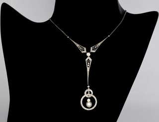 Antieke platina halscollier met natuurlijke diamanten en een parel