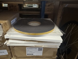 Ca. 75x Rol zelfklevende magneetband 25 m
