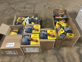 Ca. 150x Verpakking Varta batterijen met led lamp